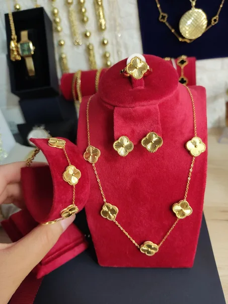 طقم فان كليف  مقاوم للماء و الصدأ