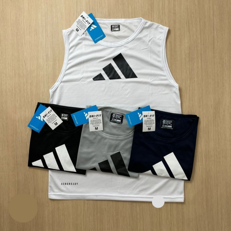 4 تيشورت رياضي بألوان مختلفة