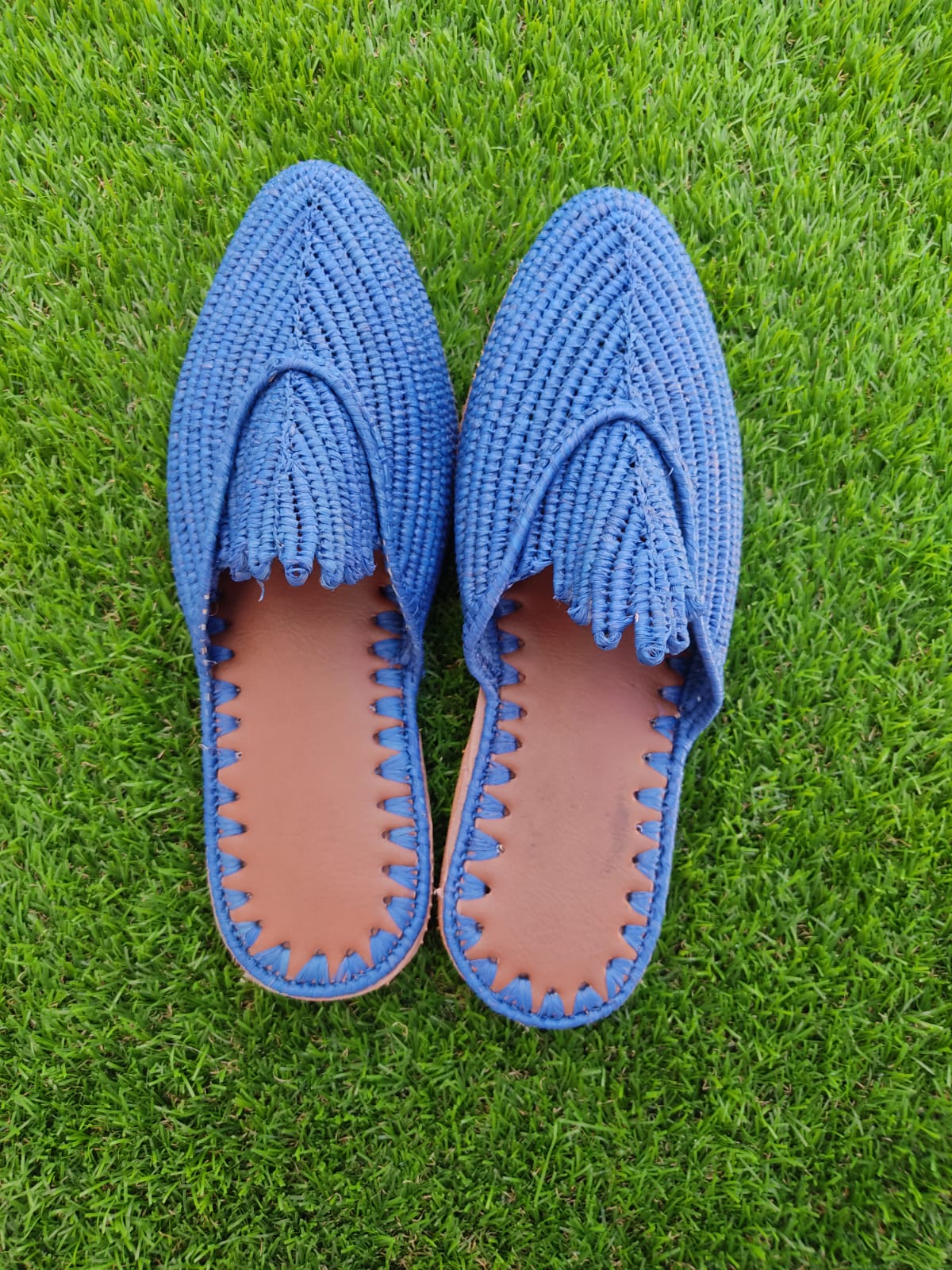 Sandalias artesanales de rafia azul para mujer — cómodas, elegantes y hechas a mano
