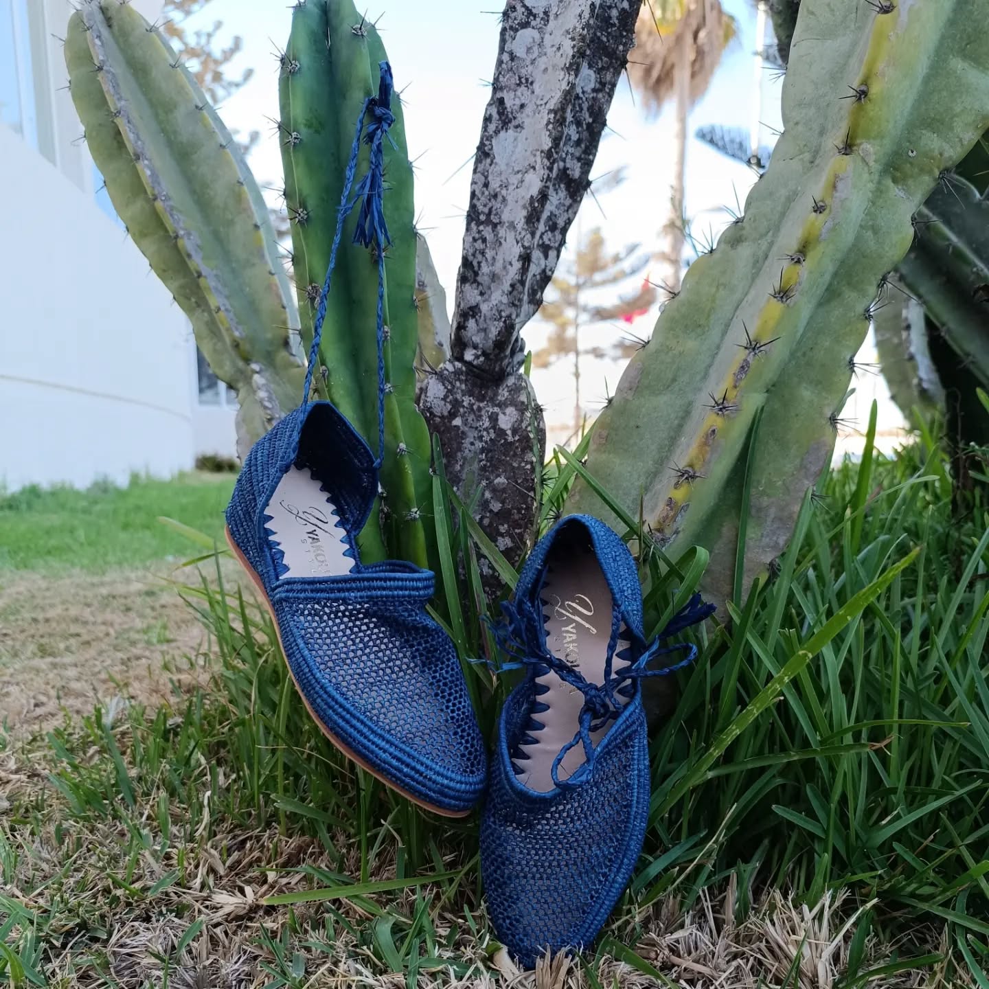 Handcrafted Raffia Shoes bleu