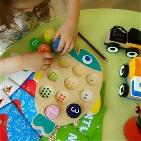 الألعاب ومنتجات للأطفال