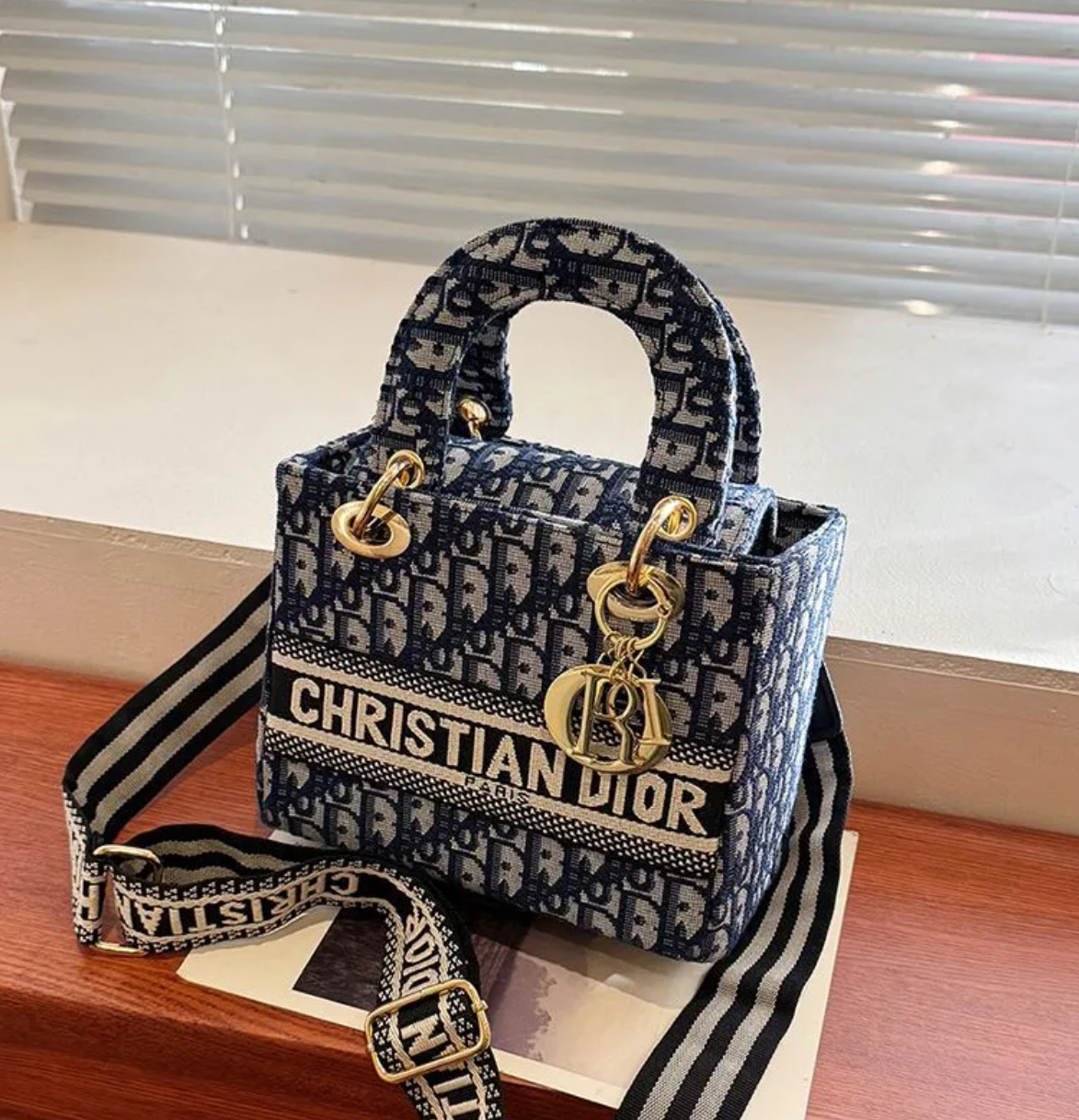 DIOR
