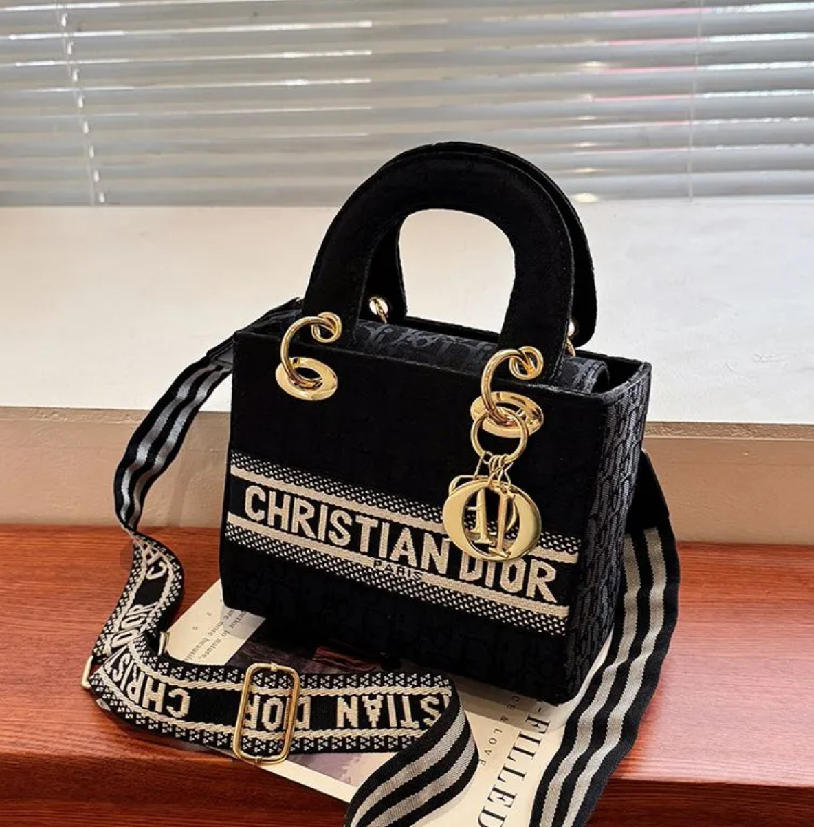 DIOR