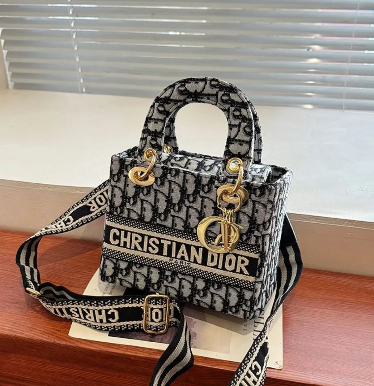 DIOR