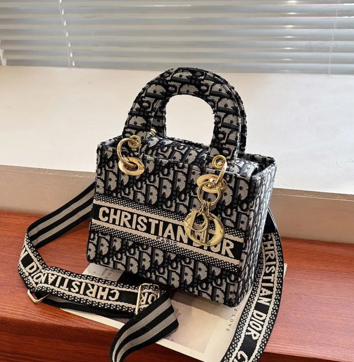 DIOR