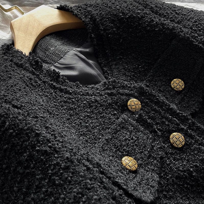 Clasi veste pour femmes avec boutons metalliques