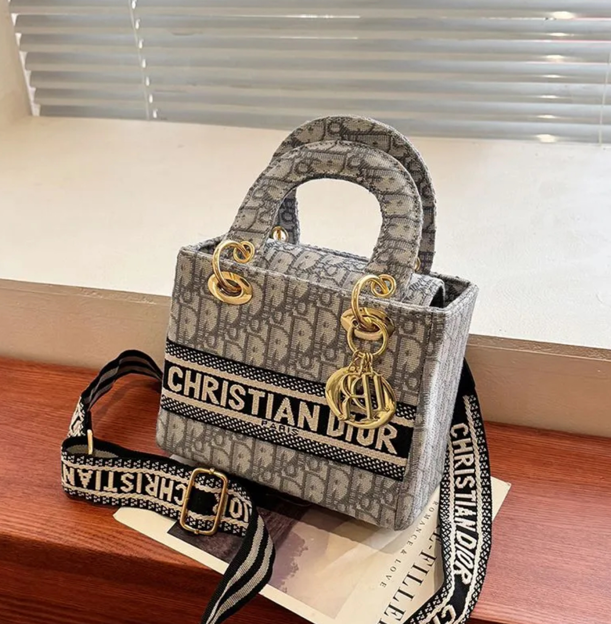DIOR