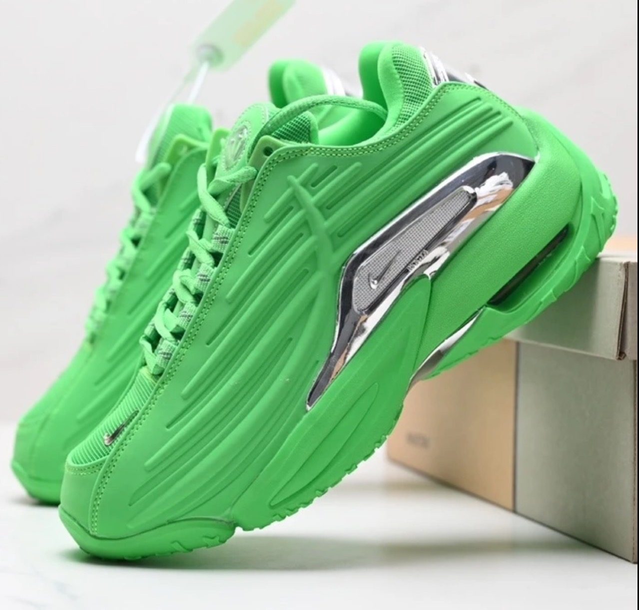 GREEN