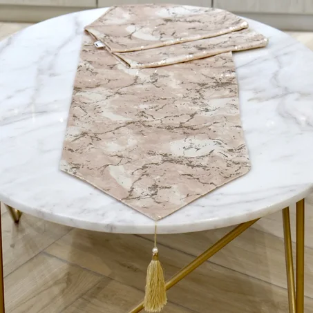 CHEMIN DE TABLE EN VELOURS : NAYA ( beige clair foncé )