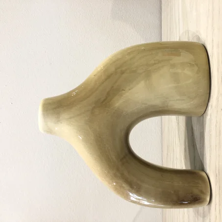 Vase décoratif beige effet marbre  – Forme moderne et artistique