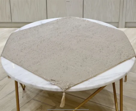 CHEMIN DE TABLE CARRÉ EN VELOURS : KEY