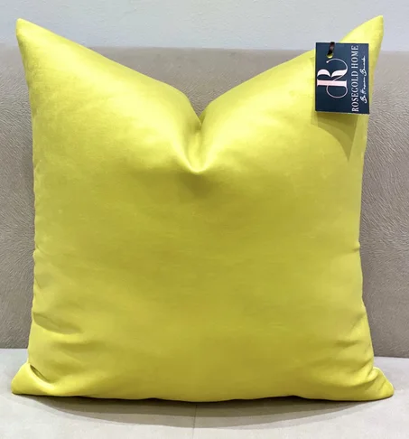 COUSSIN EN VELOURS JAUNE FLUO