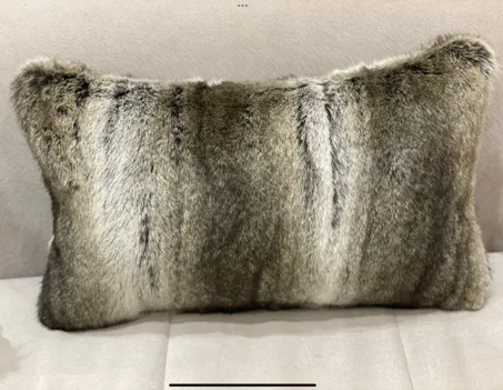 COUSSIN EN FOURRURE : CYNJI