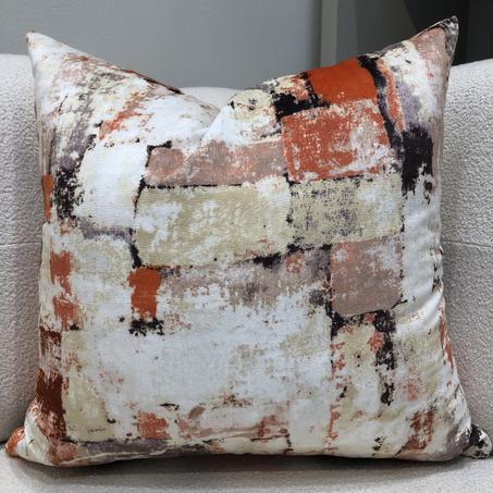 COUSSIN EN VELOURS :   L’Éclat de la Diversité