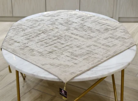 CHEMIN DE TABLE CARRÉ EN VELOURS : MANDY