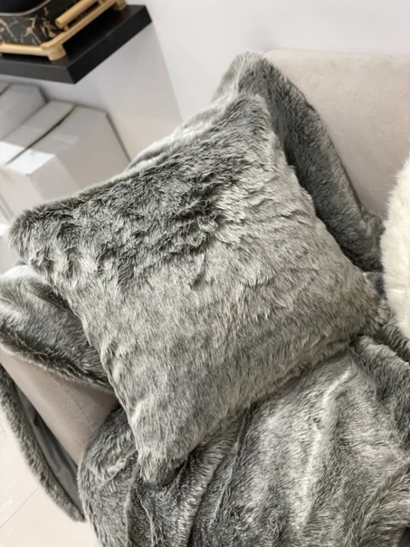 COUSSIN EN FOURRUR : JADE