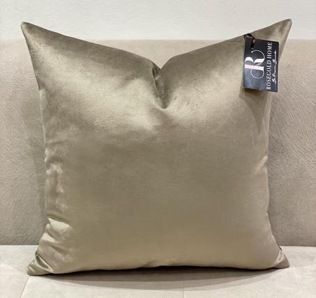 COUSSIN EN VELOURS TAUPE