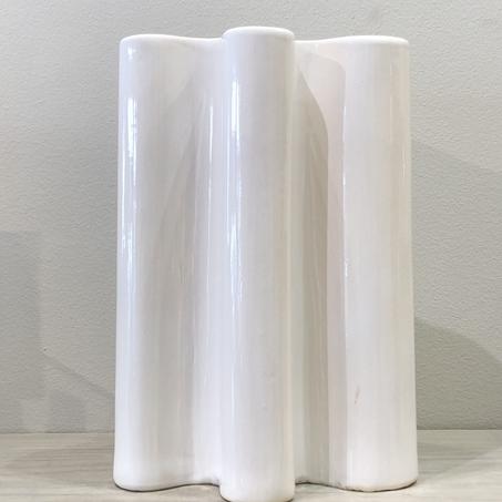 Vase Sculptural Ondulé – Blanc Brillant