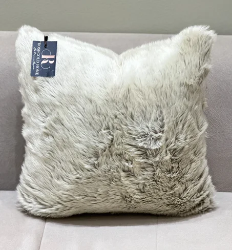 COUSSIN EN FOURRURE : FUBY