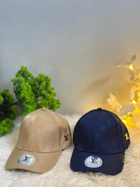 Caps/Louis Vuitton
