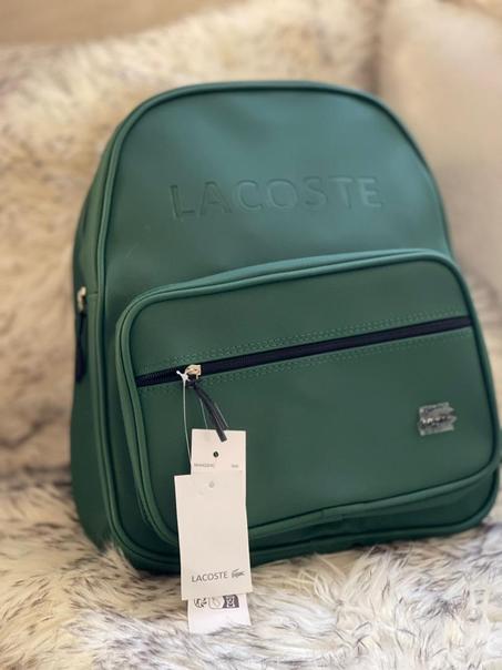 حقيبة ظهر لاكوست خضراء أنيقة وعصرية ✔️ تصميم فاخر بلمسة رياضية ✔️ خامة متينة للاستعمال اليومي ✔️ جيب أمامي بسحّاب للتنظيم 📏 المقاس: الطول (…36) × العرض (…28)
