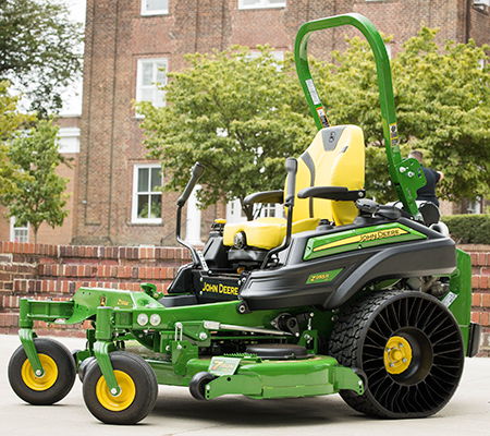 Z955R EFI model shown with optional X® Tweel® Turf airless radial tire technology
