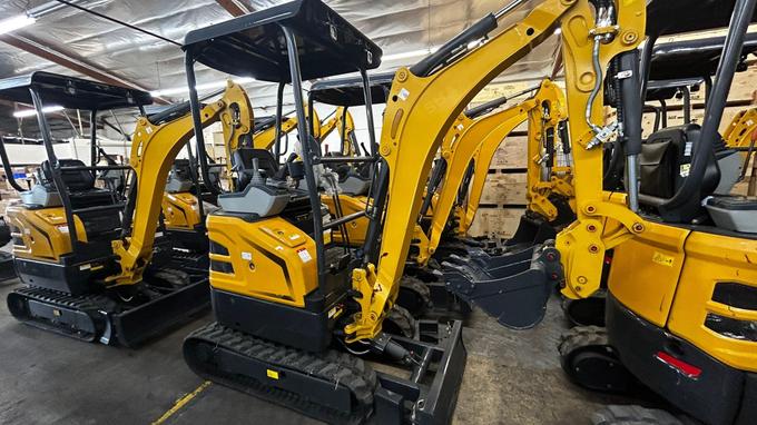 AGT Shantui 1.8-Ton Mini Excavator with Kubota Engine and Swing Boom