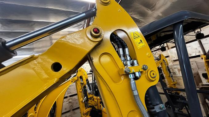AGT Shantui 1.8-Ton Mini Excavator with Kubota Engine and Swing Boom