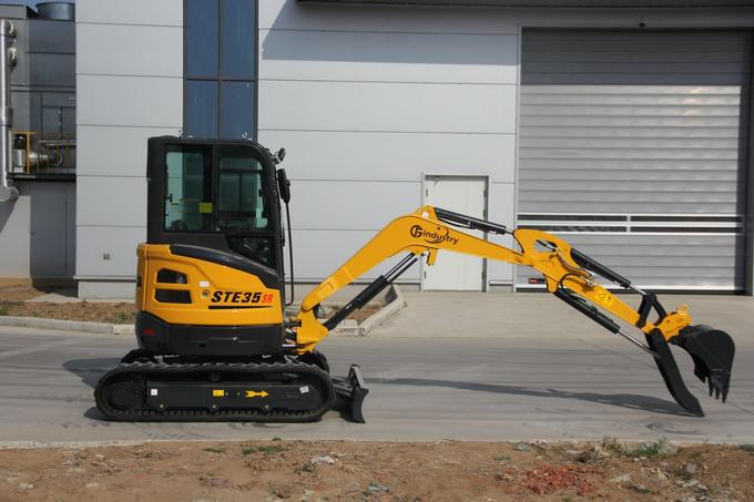 AGT 2.8 Ton, Yanmar Diesel Engine Mini Excavator w/ Hydraulic Thumb | CFG-STE35SR
