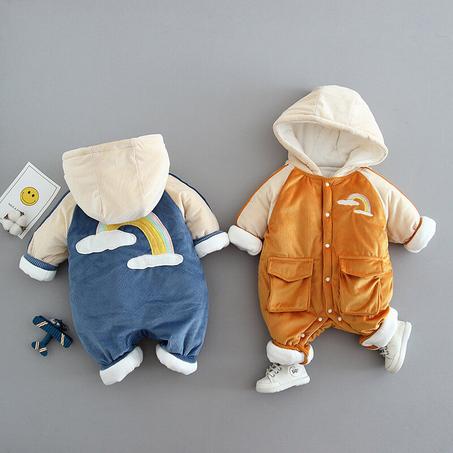 ملابس وأقمشة للأطفال