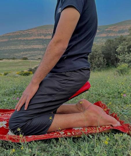 كرسي الجلوس بعد السجود