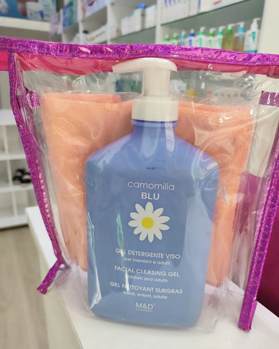 PACK CAMOMILLA BLU GEL NETTOYANT SURGRAS 300ML +  SERVIETTE ET TROUSSE