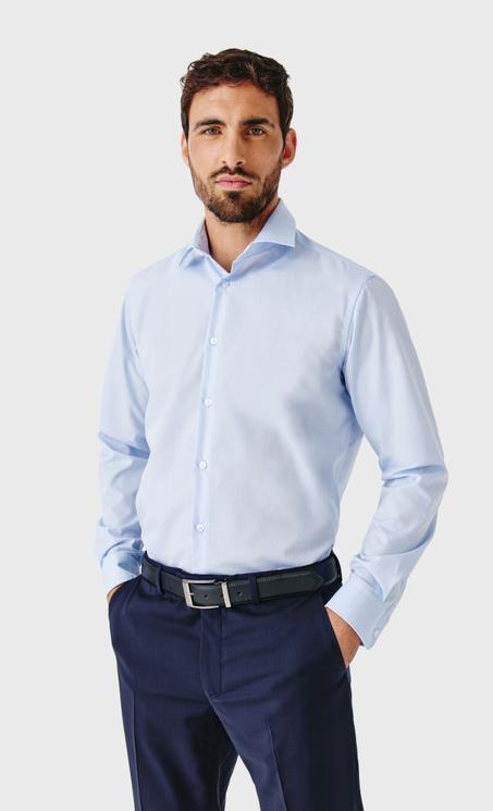 Chemise Classique Bleu Ciel pour Homme – Le Basique Chic du Vestiaire Masculin