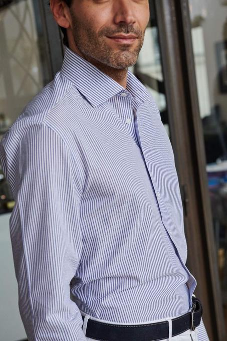 Chemise à Rayures Fines pour Homme – Élégance Discrète et Moderne