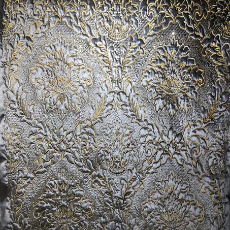 Velours brodé matelassé taupe