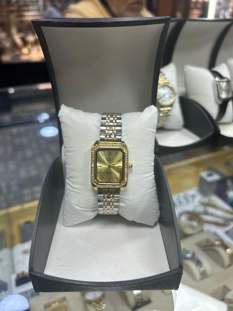 Montre Rolex de Luxe Bicolore avec Cadran Style Élégant