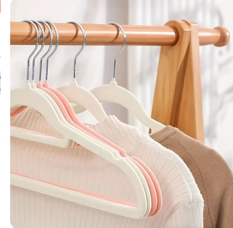 شماعة مخملية مضادة للانزلاق لتوفير المساحة