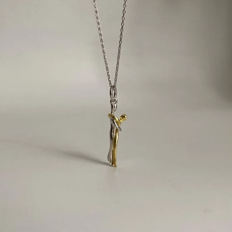 العناق الأبدي