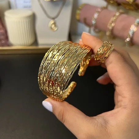 Ensemble Ondulation Dorée | Manchette et bague assortie