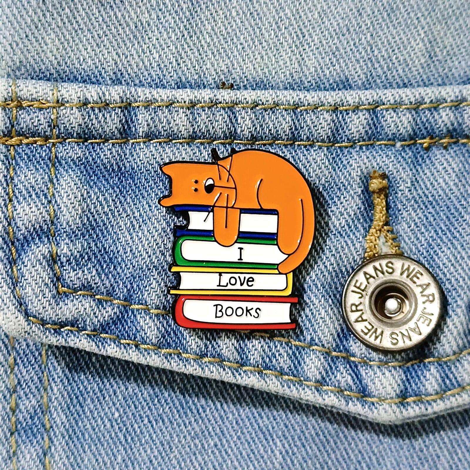 I Love Books Pin