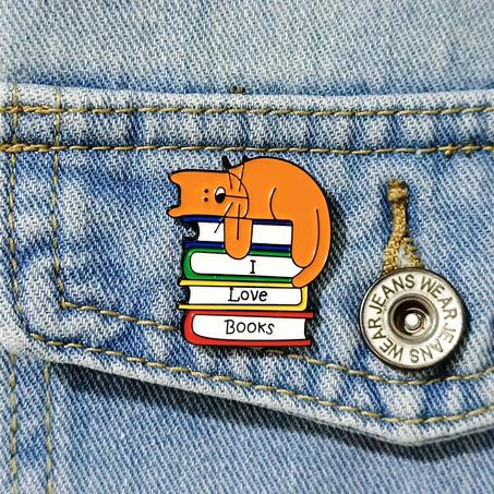 I Love Books Pin