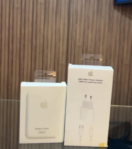 شاحن 20 واط وباور بانك من أبل - القوة والراحة في متناول يدك!🔋⚡🔌