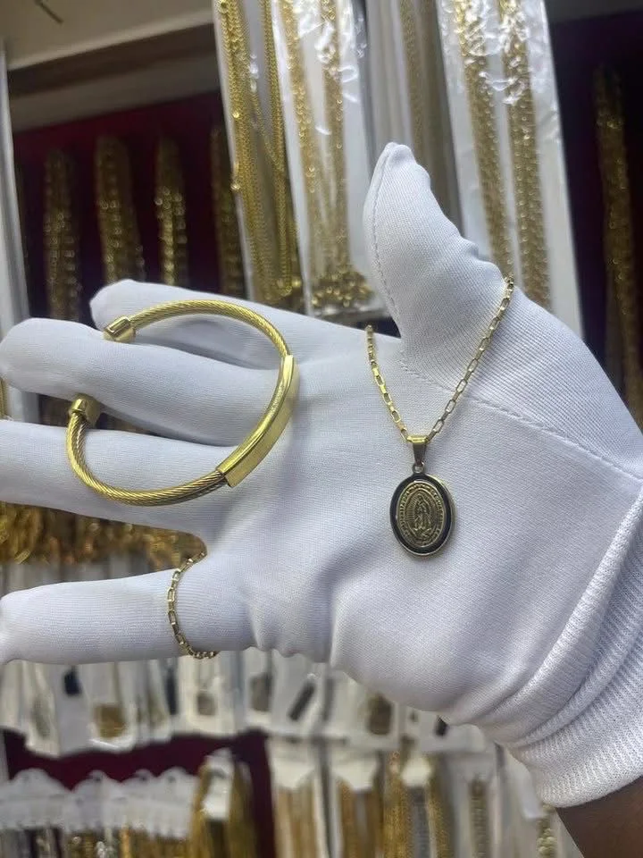 MONTRE + COLLIER