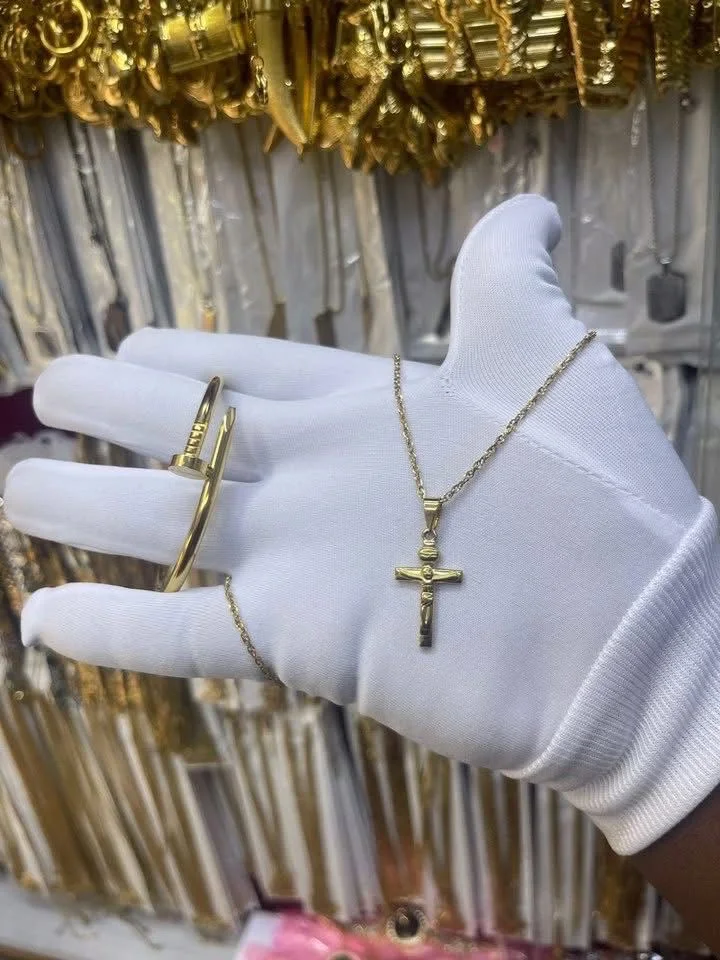MONTRE + COLLIER