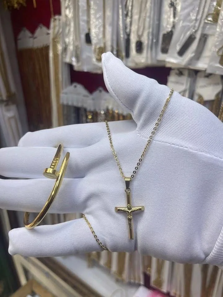 MONTRE + COLLIER