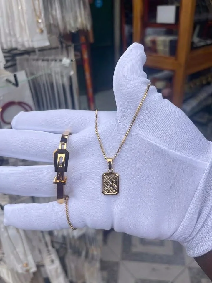 MONTRE + COLLIER
