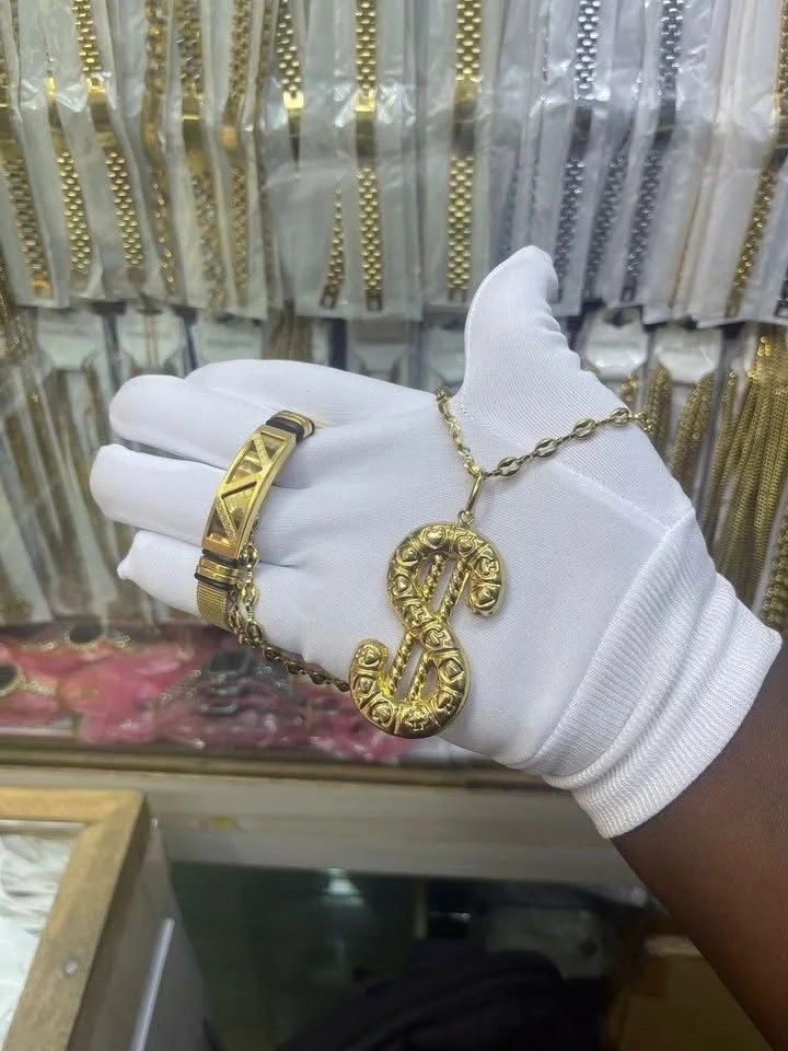 MONTRE + COLLIER