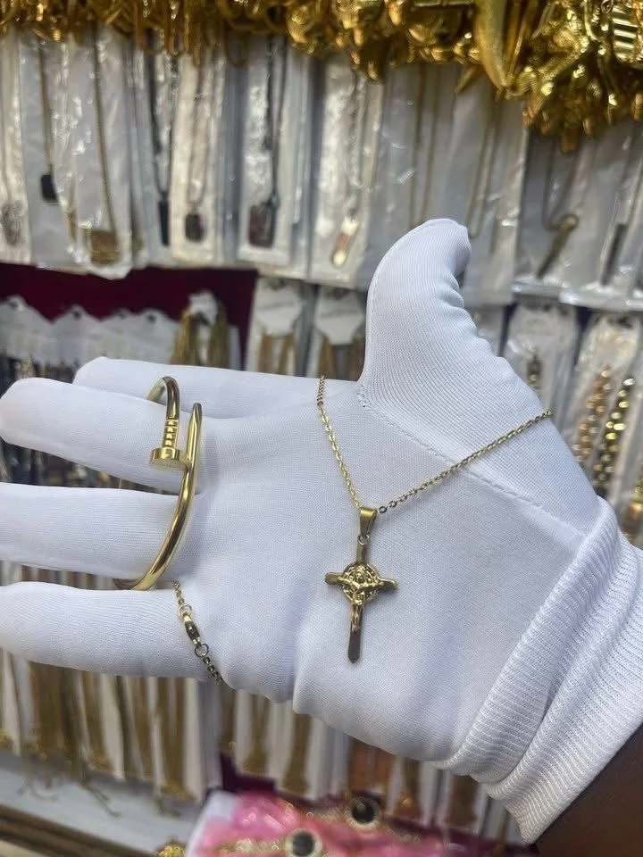 MONTRE + COLLIER
