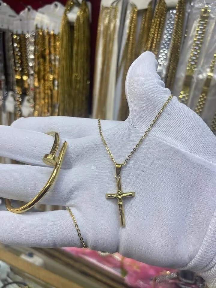 MONTRE + COLLIER