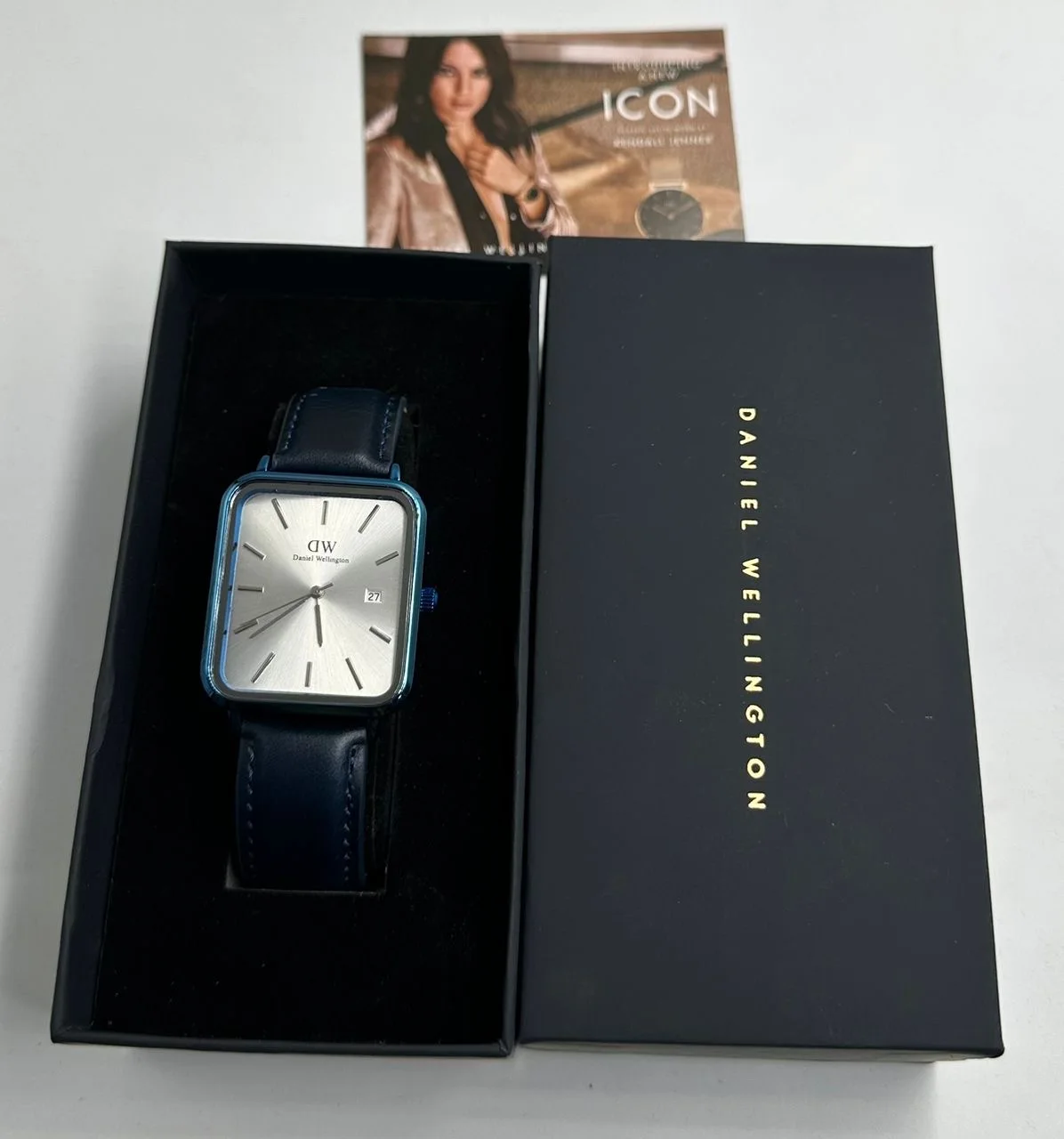 MONTRE DW